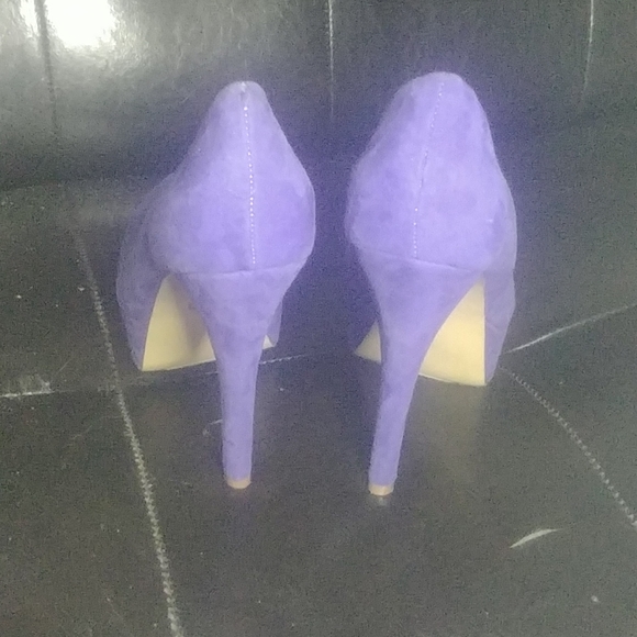 Ladies Heels - Picture 2 of 3
